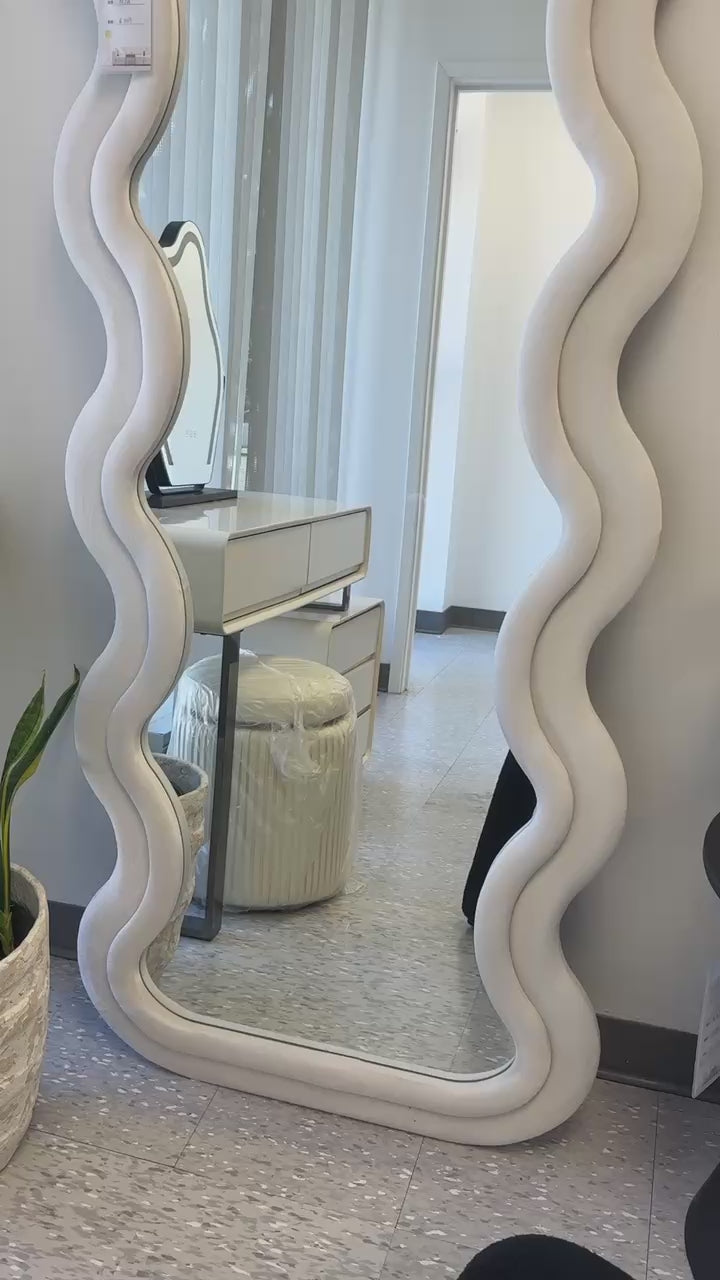 Load video: Fancy waved mirror